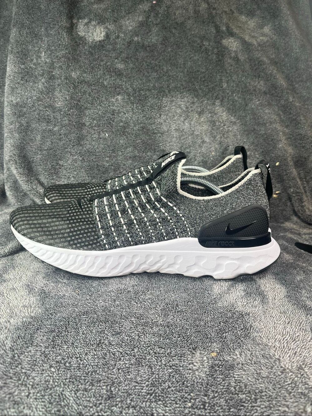 Nike React Phantom Run Flyknit 2 Mens Size 12.5 Black White